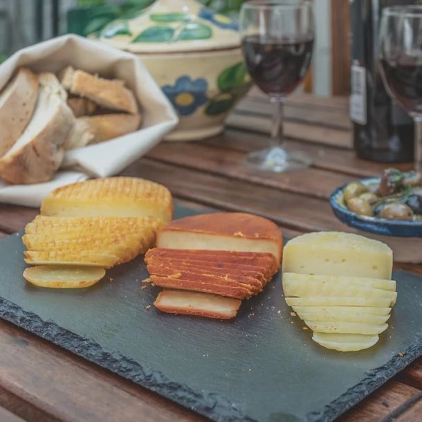 Alentejo cheese and bread